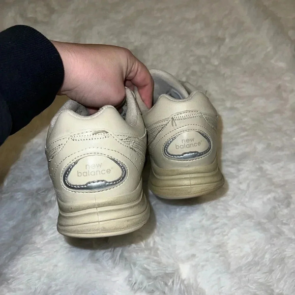 New Balance 577 Tan Men’s Walking Shoe Velcro detail size 9 - Picture 5 of 7